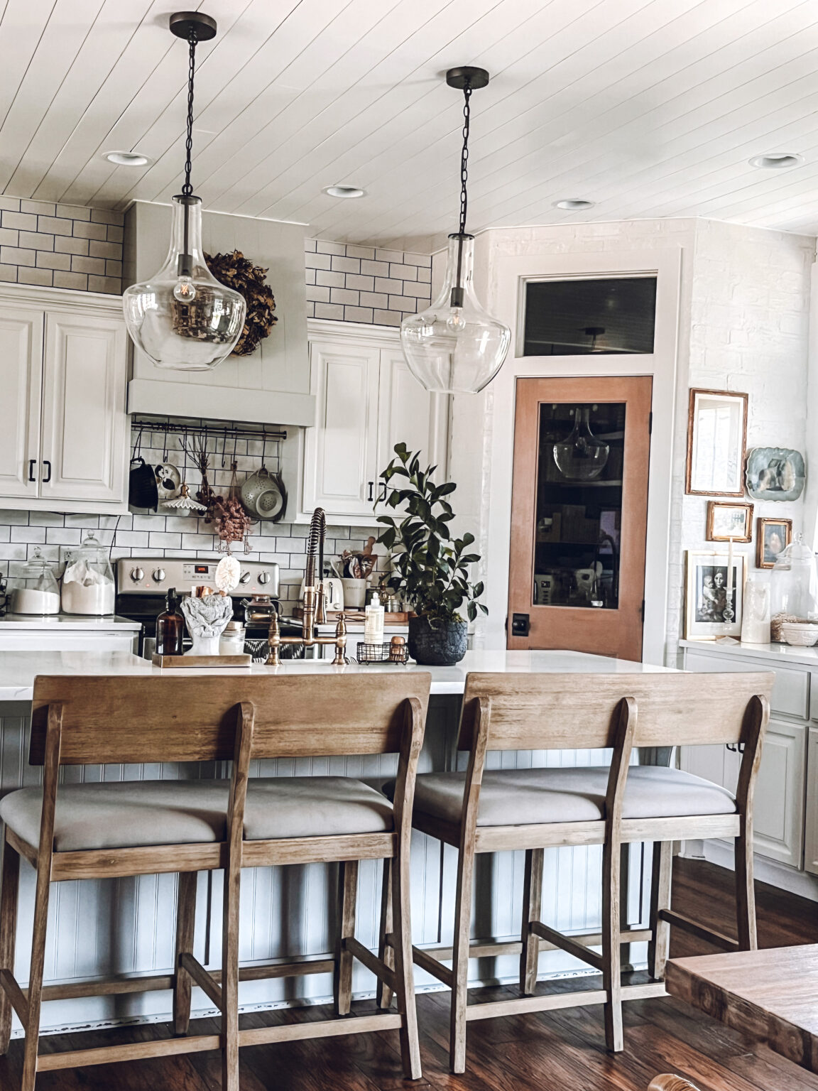 Bench Seating at Kitchen Island - Berry Berry Quite Contrary
